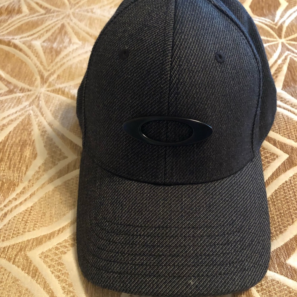 Dark Grey Oakley Hat